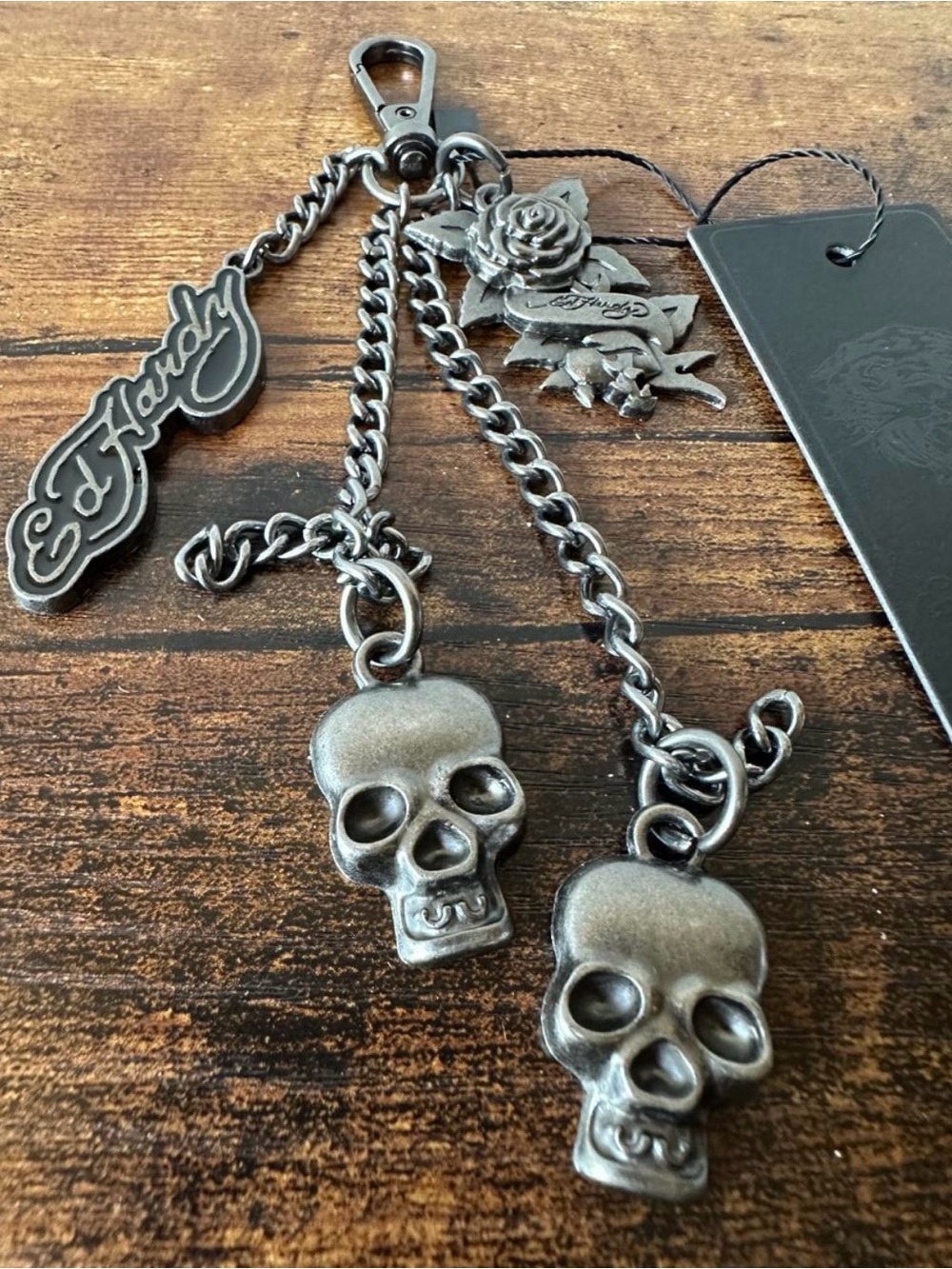 Ed Hardy Silver-Tone Skull & Rose Bag Charm Keychain Gunmetal Chains NWT - Picture 2 of 4